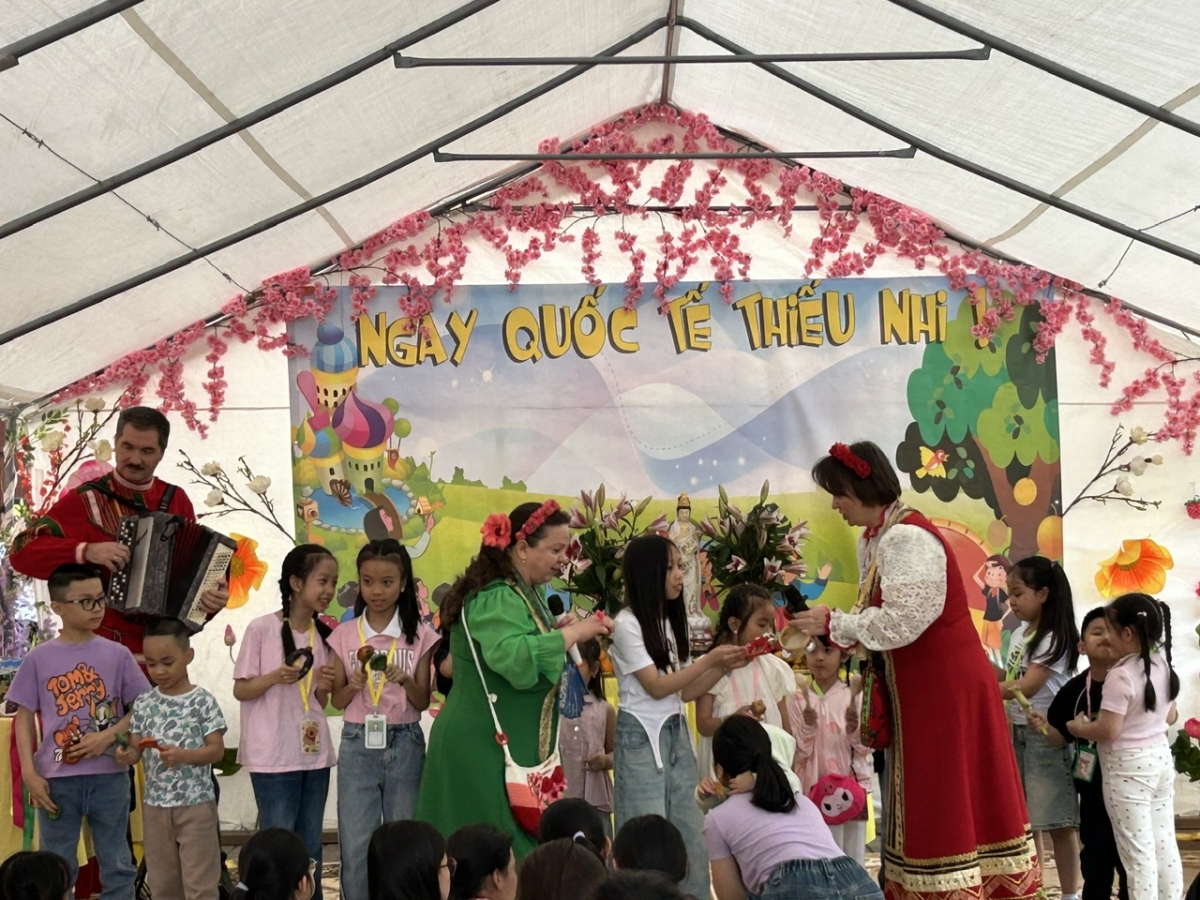 Tết thiếu nhi ấm tình quê hương cho trẻ em Việt Nam tại Nga